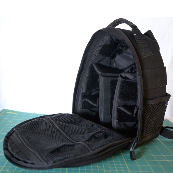 Tamrac black camera backpack - Picture 3 of 6